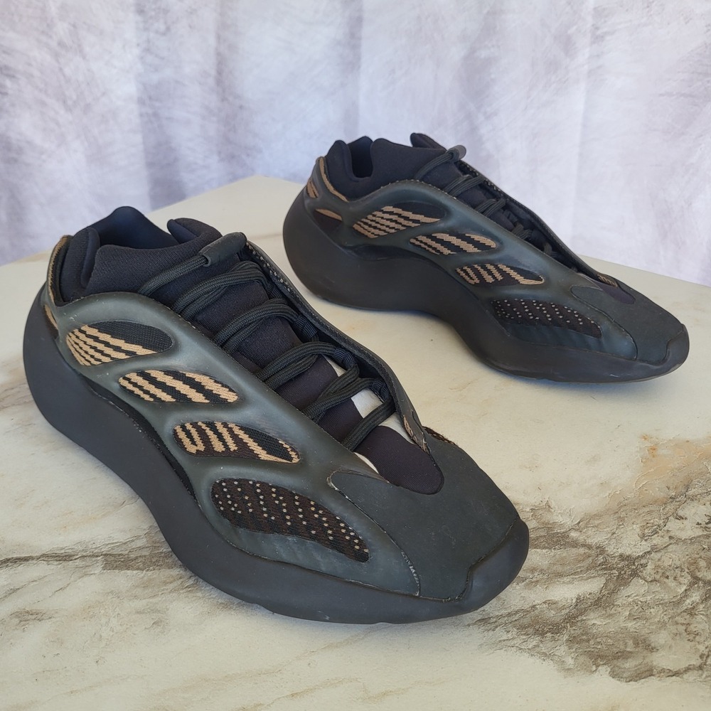 Size 10.5 - adidas Yeezy 700 V3 Clay Brown